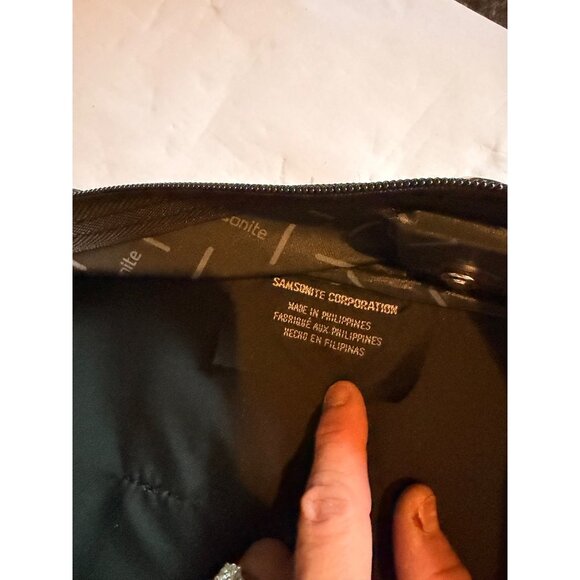 Samsonite Black Travel Carry-On Bag With Multiple Zippered Compartments & Handle - Picture 6 of 16